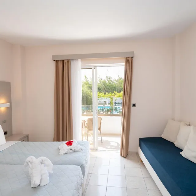 غرفة ثلاثية بإطلالة على الحديقة، Costa Angela Seaside Resort 4/7