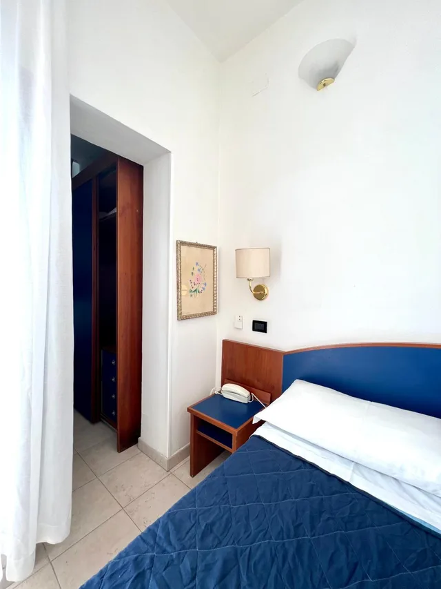 Room, Single, Hotel Montecarlo 2/10