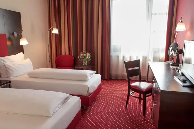 غرفة قياسية بسريرين منفصلين، PLAZA INN Wels 2/4