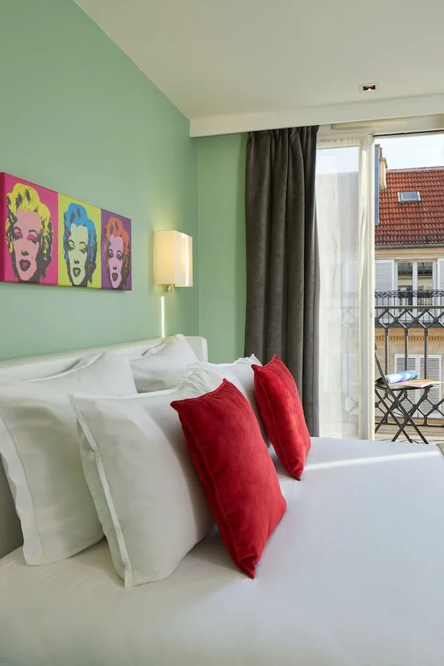 Deluxe, Queen Bed, GRAND HOTEL MALHER 2/4