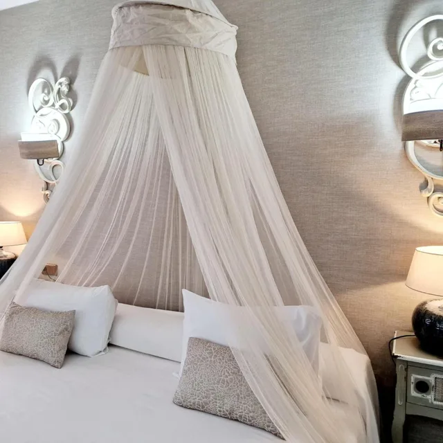 جناح بجاكوزي، Hotel Plaza del Castillo 4/9