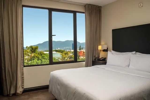 جناح بسرير كينج بشرفة بغرفة نوم واحدة، Hilton San Salvador 1/3