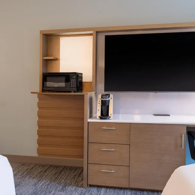 غرفة قياسية بسرير كينج وسريرين كوين، Even Hotel Rochester Mayo Clinic Area 6/6