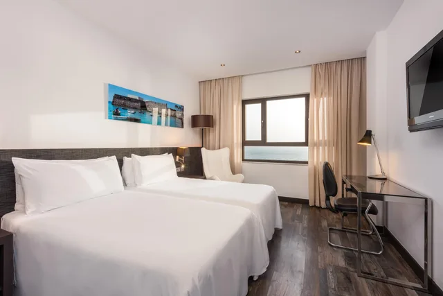 غرفة عائلية بإطلالة على البحر، Hotel Cadiz Paseo Del Mar Affiliated By Melia 5/10
