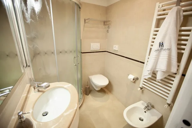 غرفة ديلوكس ثلاثية بشرفة، Hotel Maestri 10/10