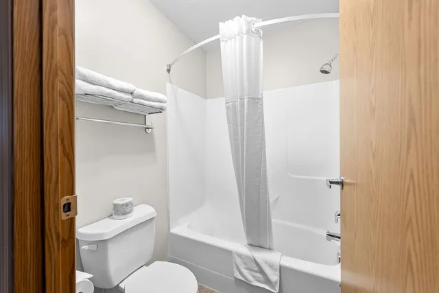 غرفة بسرير كينج، Surestay Plus Hotel By Best Western Hardisty 4/4