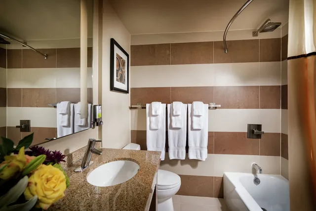 Stumptown, King Bed, Bathtub، Hotel Rose - A Staypineapple Hotel 2/2