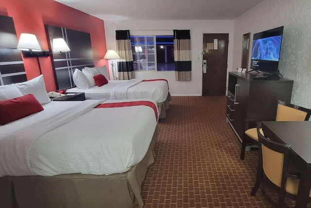غرفة ديلوكس بسريرين كوين، Ramada by Wyndham Mountain Home 1/4