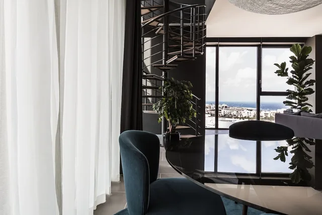 جناح دوبلكس بسريرين منفصلين وسريرين كينج، Intercontinental Malta 6/6