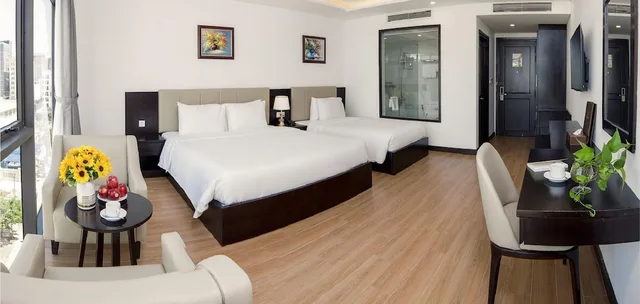 غرفة ديلوكس ثلاثية بسرير كينج وسرير فردي بإطلالة على المدينة، Golden Line DaNang Hotel 3/4