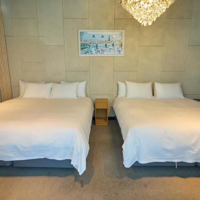 جناح بسريرين مزدوجين بشرفة بمنطقة جلوس، ACUBE HOTEL 4/10
