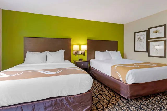 غرفة بسريرين كوين، Quality Inn Oshkosh Aviation Park 1/4