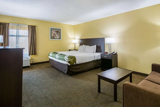 غرفة بسرير كينج لذوي الإعاقة، Quality Inn & Suites Greensburg I-74 1/2