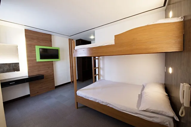 غرفة قياسية بسريرين مزدوجين، Hotel Henrico Kisad 2/3