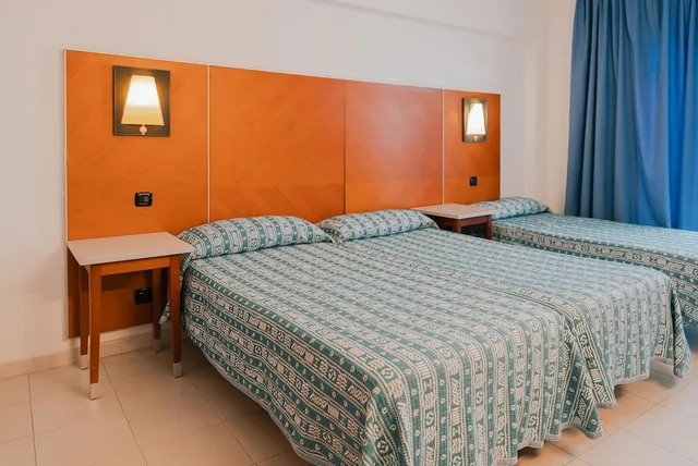 غرفة اقتصادية ثلاثية بثلاثة أسرّة، Port Fiesta Park Hotel 2/7