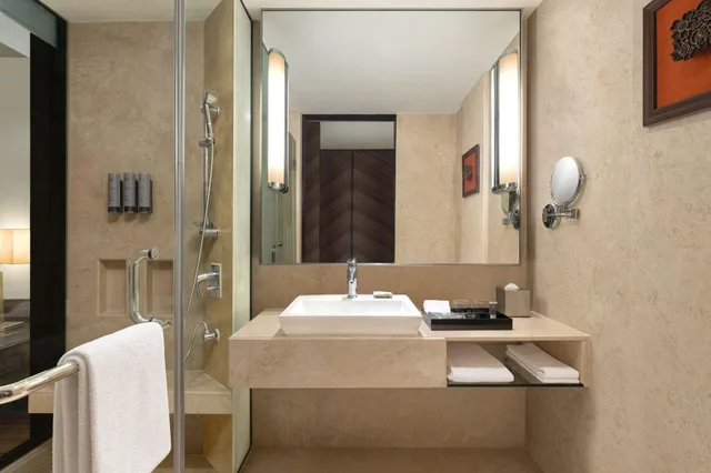 Room, Twin Beds, City View, Courtyard By Marriott Mumbai International Airport 4/4