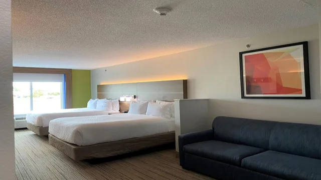 Suite, Queen Bed, Sofa, Holiday Inn Express Suites Somerset Central 5/10