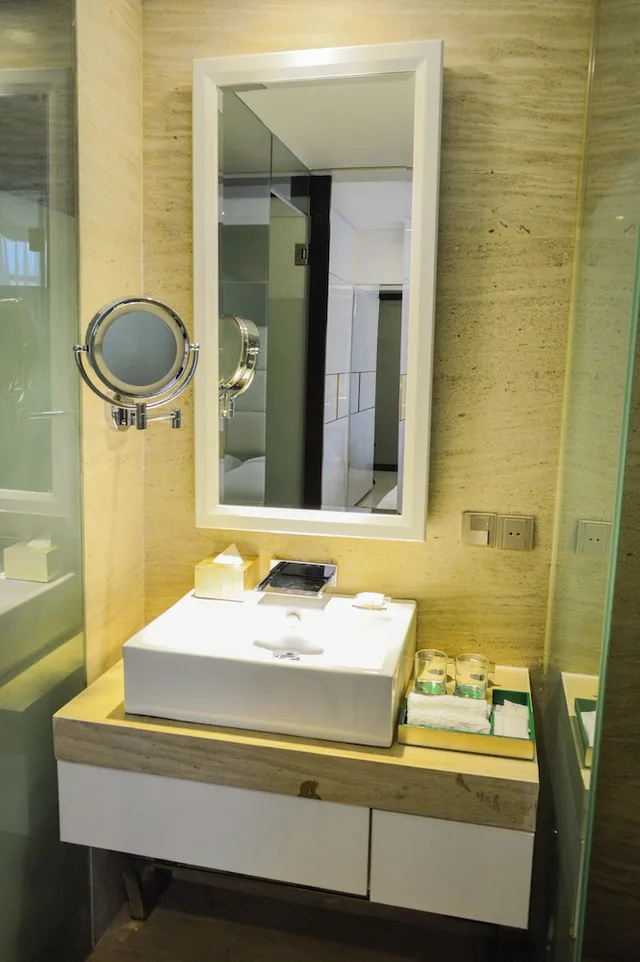 Senior, Twin Beds, Partial Ocean View، Holiday Beach Hotel Danang 10/10