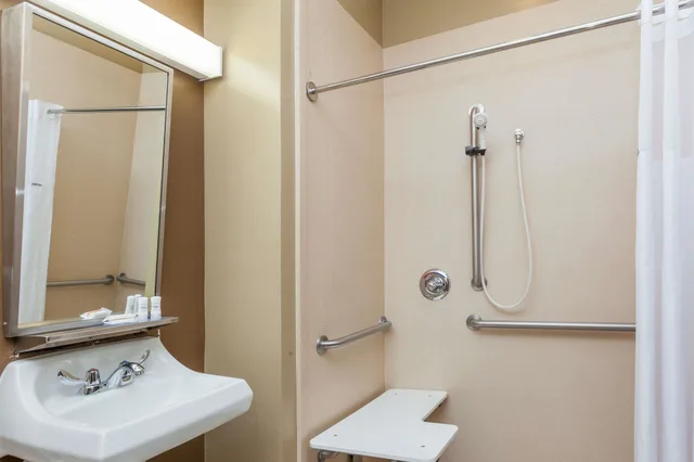 غرفة بسريرين كوين لذوي الإعاقة، Microtel Inn Suites By Wyndham Wheeler Ridge 2/2