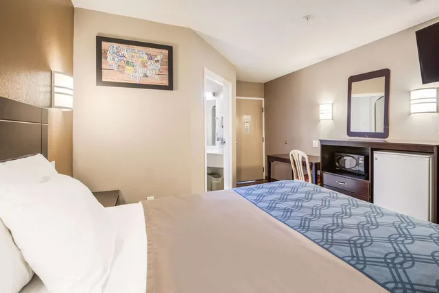 غرفة بسرير كوين، Econo Lodge Morristown West 3/4