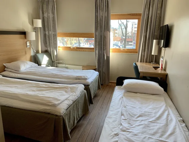 غرفة بفراش فوتون وسريرين منفصلين مع سرير إضافي، Anker Hotel 2/4