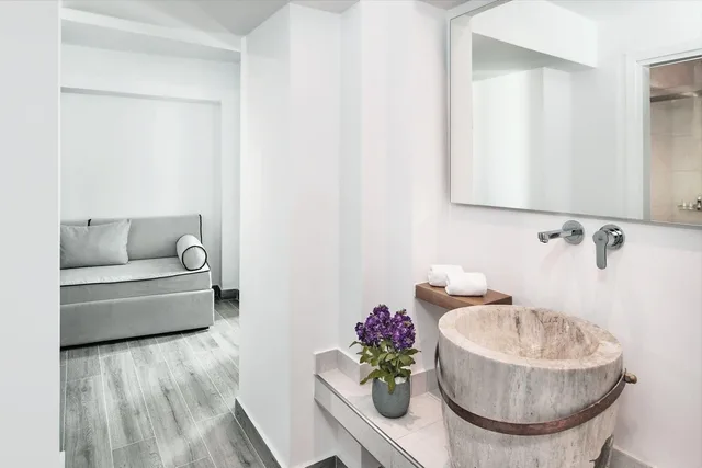 جناح شهر العسل بإطلالة على البحر بحوض استحمام، Thireas Hotel 9/10