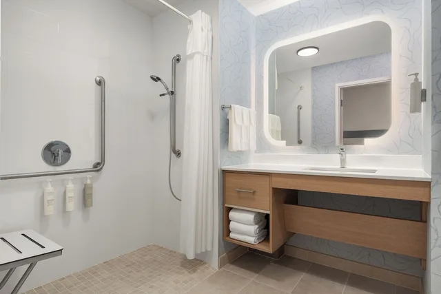 جناح استوديو بسرير كينج مع أريكة لذوي الإعاقة، Homewood Suites By Hilton Burlington 5/6