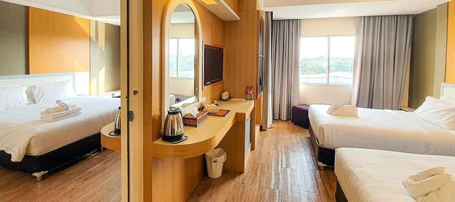 Connecting, King and Twin Beds, New Travel Lodge Hotel 1/1