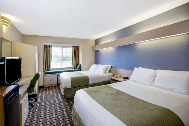غرفة قياسية بسريرين كوين لذوي الإعاقة، Microtel Inn & Suites by Wyndham Statesville 3/5