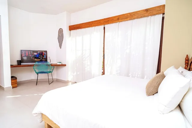 غرفة ديلوكس بسرير كينج، Enigmatic Boutique Hotel 2/10