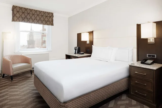 1DBL Mobility Acc Bathtub, Hilton Boston Park Plaza 2/8