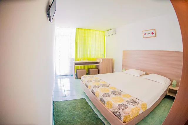 غرفة بسريرين منفصلين، Hotel Favorit 1/4