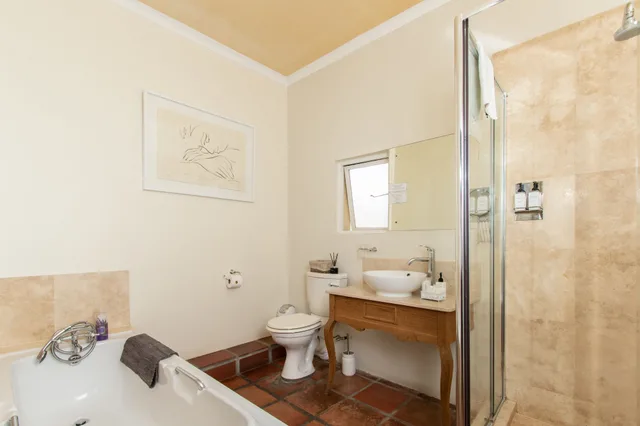 1 Bedroom, Superior, Apartment, Pool Side, Kitchenette، Auberge Burgundy Guest House Hermanus 1/1
