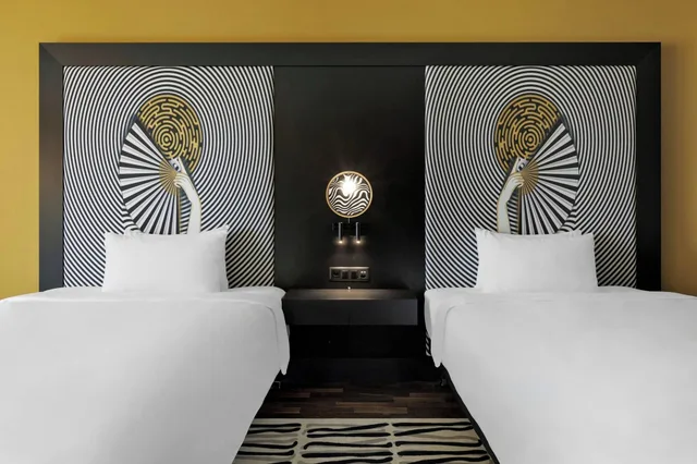 غرفة رباعية بسريرين مزدوجين، RENAISSANCE ZURICH TOWER HOTEL 2/3