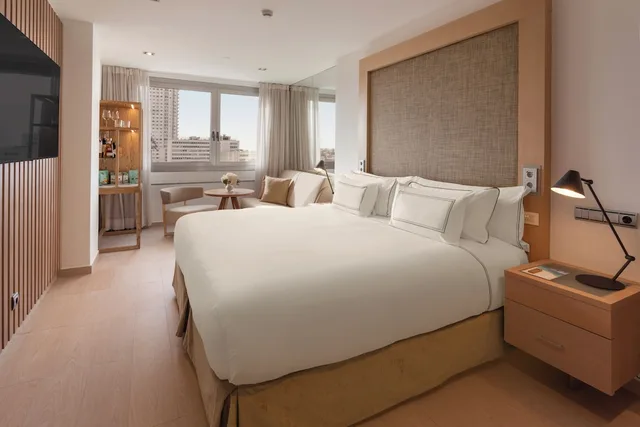 Connecting, the Level, Junior Suite, Double Bed, Panoramic View، Melia Madrid Princesa Hotel 2/4