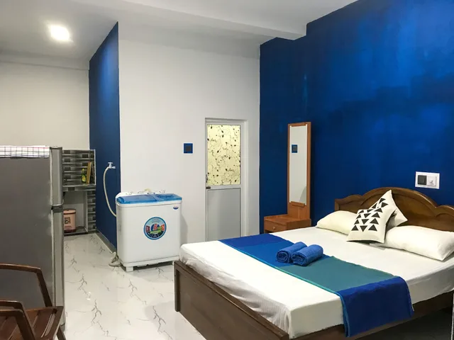غرفة فاخرة بسرير كوين بإطلالة على الحديقة بغرفة نوم واحدة بمطبخ، Villa Mount Cave 2/3