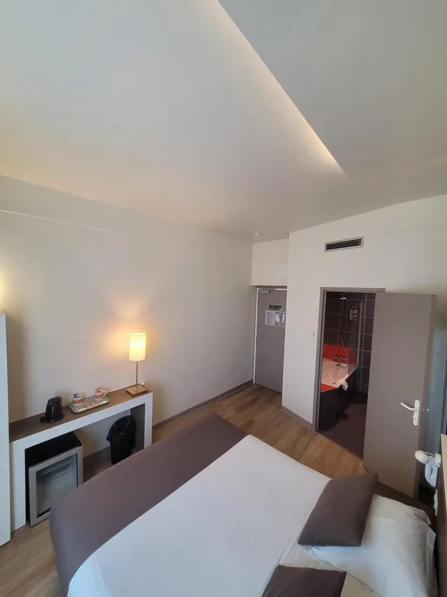غرفة كومفورت ثلاثية بسرير مزدوج وسرير فردي، Kyriad Orange Centre 5/10