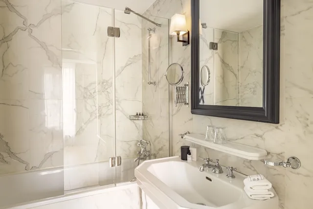 غرفة عائلية رباعية بسريرين كوين، Pavillon Faubourg Saint-Germain & Spa 4/6