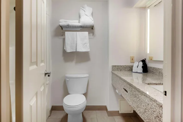 Room, Quadruple, 2 Double Beds, Best Western Milton 6/8