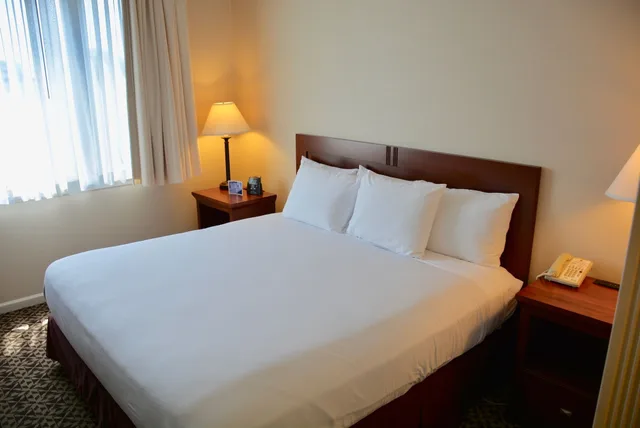 Suite, King Bed, Courtyard Area، DoubleTree Suites by Hilton Hotel Mt. Laurel 4/6