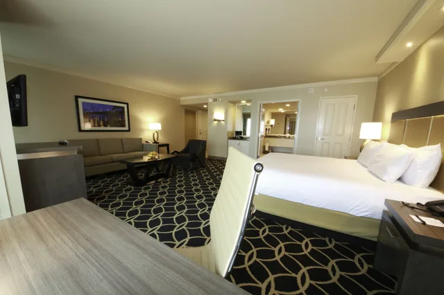 Rodeo, Junior Suite, King Bed، Hollywood Casino St Louis 1/4