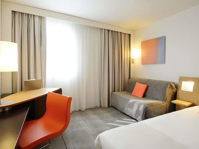 Classic, Double Bed, Sofa, Novotel Marseille Est 7/10