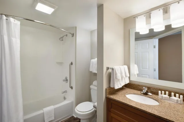 جناح بسرير كوين مع أريكة، TownePlace Suites By Marriott Denver Downtown 3/4
