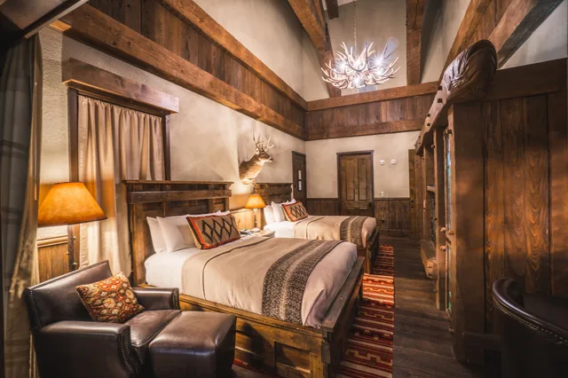 غرفة داخلية بسريرين كوين، Big Cypress Lodge 1/2