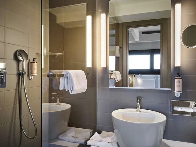 غرفة سوبيريور بسريرين منفصلين، Mercure Roma Centro Colosseo 9/10