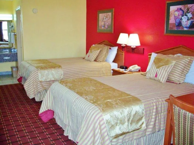 غرفة قياسية بسريرين كوين للمدخنين، Rodeway Inn Canton I-55 1/2