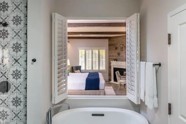 غرفة بسرير كينج، The Lodge at Healdsburg, tapestry Collection by Hilton 7/7