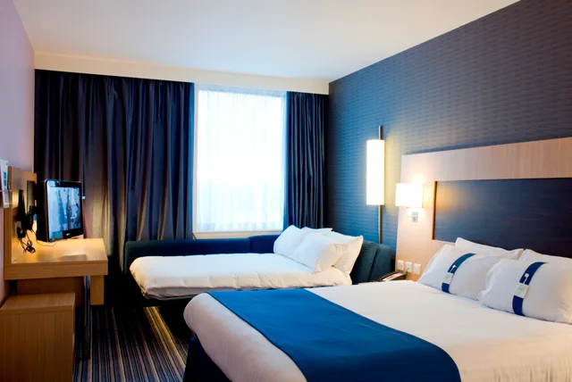 Room, Double Bed, Sofa, HOLIDAY INN EXPRESS ROTHERHAM - NORTH 2/2