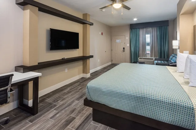 غرفة قياسية بسرير كينج، Econo Lodge Inn and Suites Houston NW-Cy-Fair 2/4