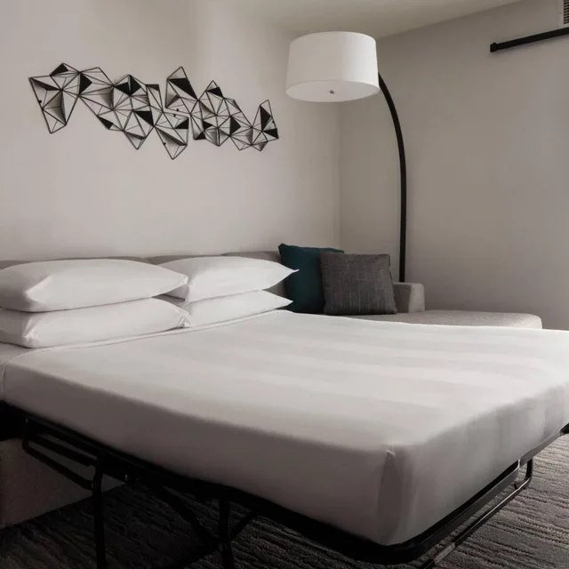 جناح جونيور بسرير كينج بإطلالة على المدينة مع أريكة في طابق مرتفع، Vancouver Airport Marriott Hotel 7/10